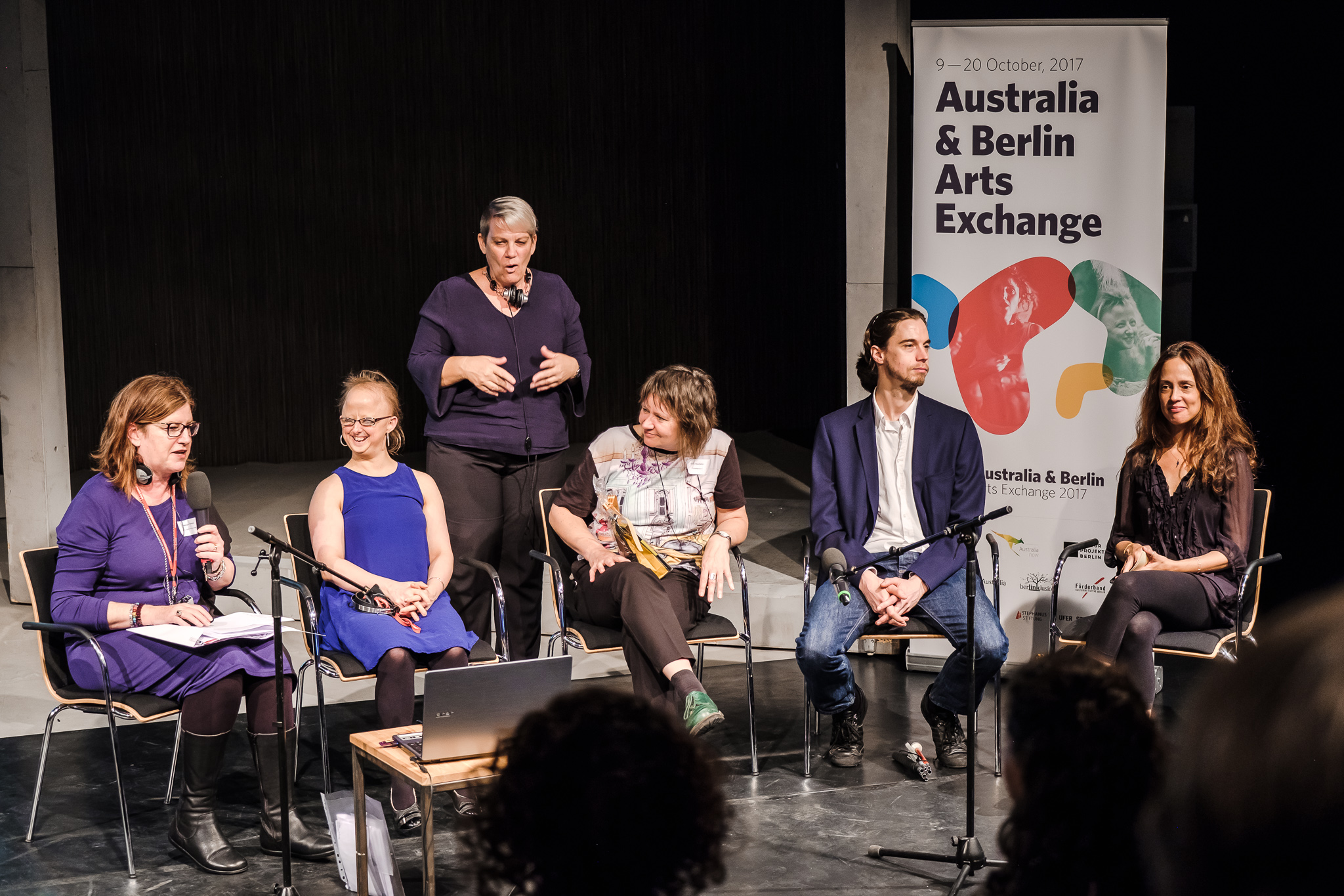 Podiumsdiskussion Meeting Place Podiumsdiskussion mit Vertreter*innen von Arts Access Australia, Förderband und Berlinklusion