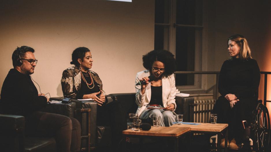 Podiumsdiskussion Ein_Schreiben Nikesh Shukla, Olumide Popoola, Sandrine Micossé-Aikins und Laura Gehlhaar bei Ein_schreiben