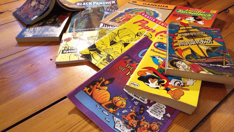Was gilt als künstlerisch wertvoll? Verschiedene Comics liegen auf dem Boden ausgebreitet