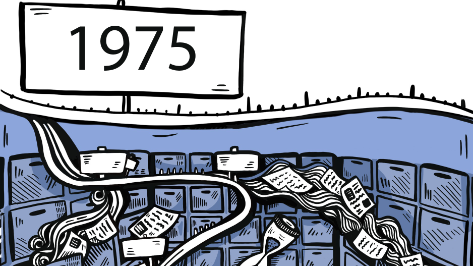 Zeitstrahl 1975 Aktenschränke mit geöffneten Schubladen, aus denen Zettel fliegen, eine Uhr und ein Stundenglas, oben links ein Schild mit der Jahreszahl 1975