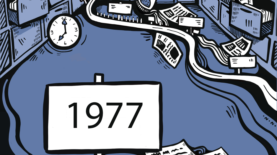 Zeitstrahl 1977 Im Hintergrund: geöffnete Aktenschränke, aus denen Papiere fliegen und eine Uhr. Im Vordergrund: ein Schild "1977"